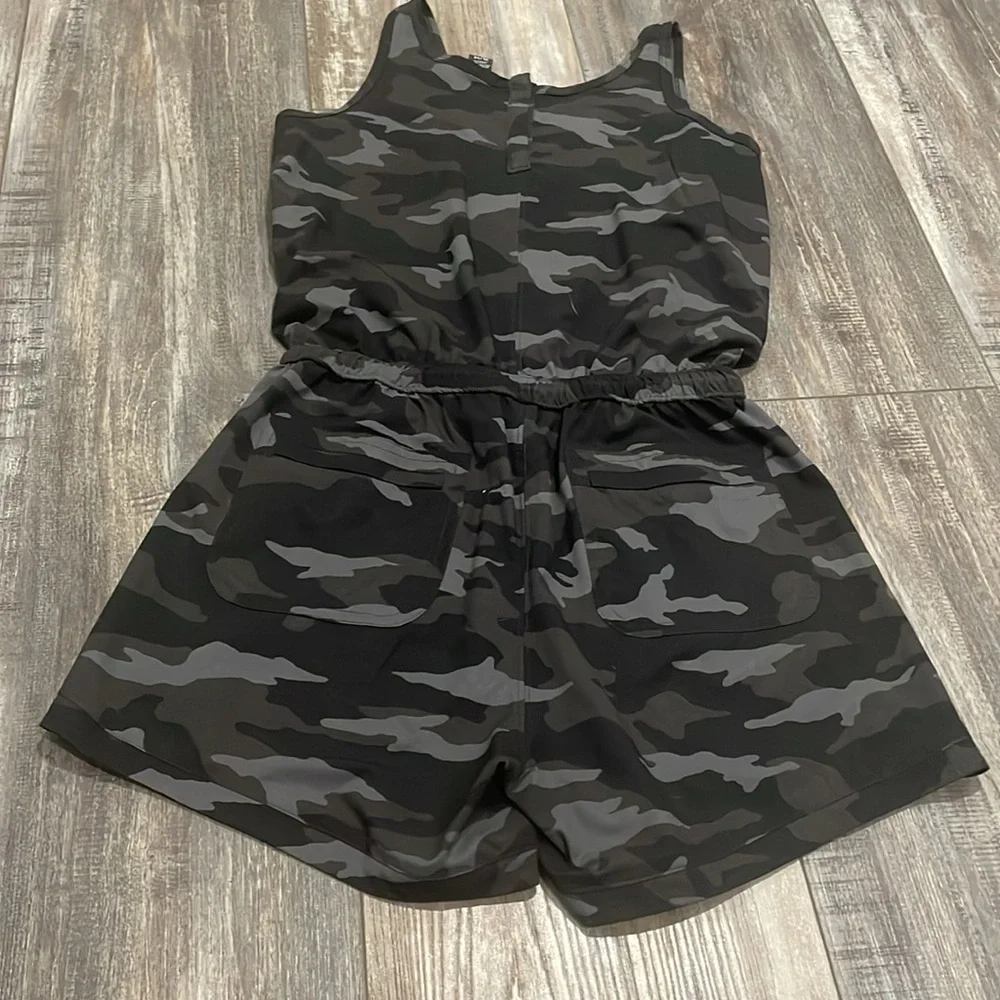 Athleta Girl Camo On the Go Romper size 12 - Picture 9 of 12